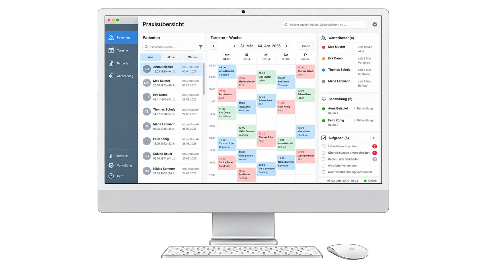 Apple iMac mit beispielhaftem Praxis-Dashboard, Tastatur und Maus